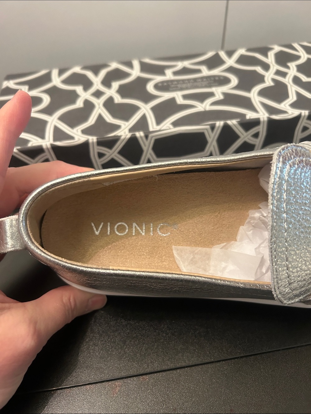 Vionic Women’s Uptown Penny Loafer. Size 7.5 - Picture 2 of 8